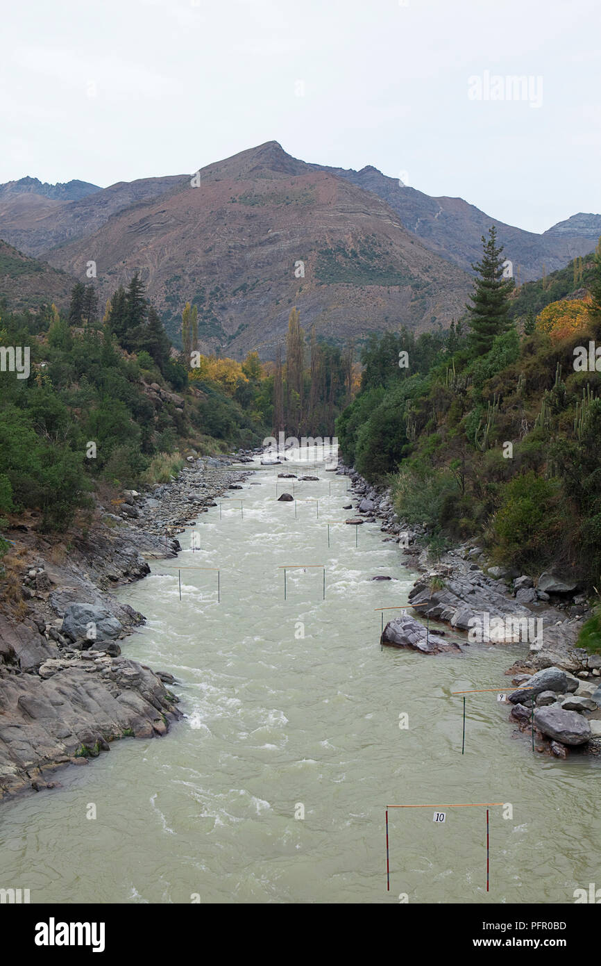 Il Cile, Santuario de la Naturaleza Cascada de las animas, vista del fiume Maipo Foto Stock