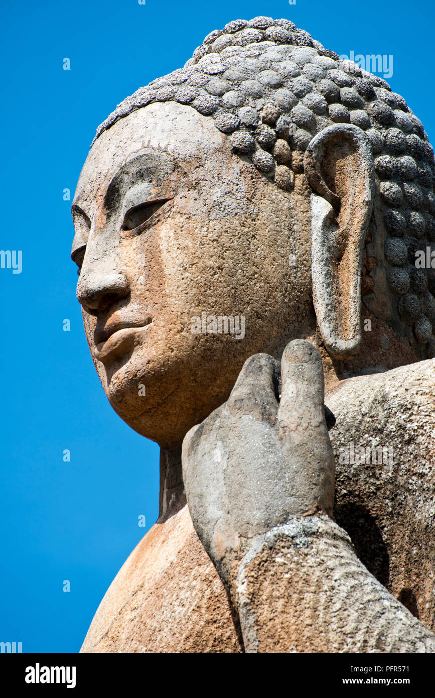 Sri Lanka, provincia di Uva, Maligawila, gigantesca statua del Buddha, close-up Foto Stock