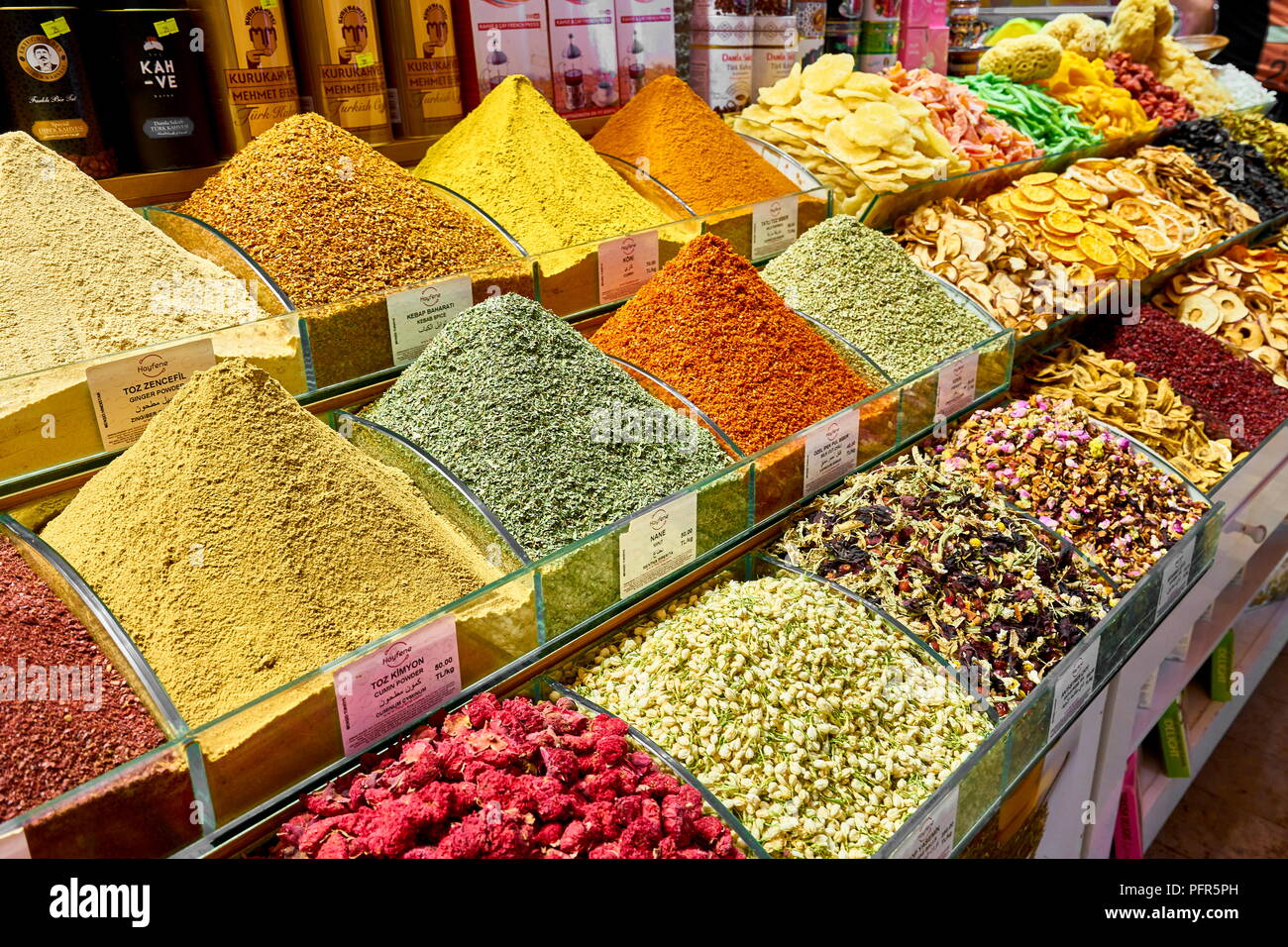 Spezie nel il Bazaar Egiziano, Istanbul, Turchia Foto Stock