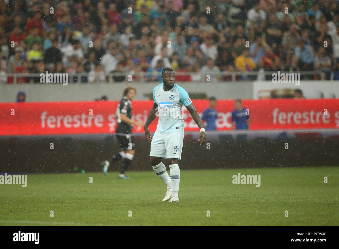 Bucarest, Romania - 28 Luglio 2018: Gnohere Harlem Eddy, dalla dinamo Bucarest soccer team, reagisce durante il gioco tra dinamo e FCSB Foto Stock