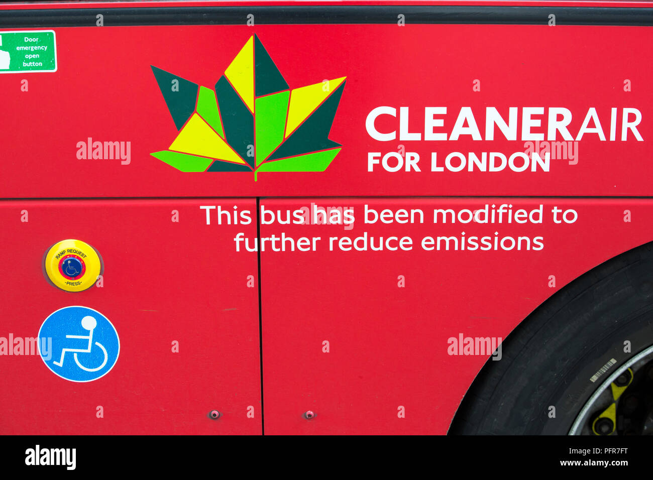 Un bus di Londra modificati per ridurre le emissioni. Foto Stock Un bus di Londra modificati per ridurre le emissioni. Foto Stock