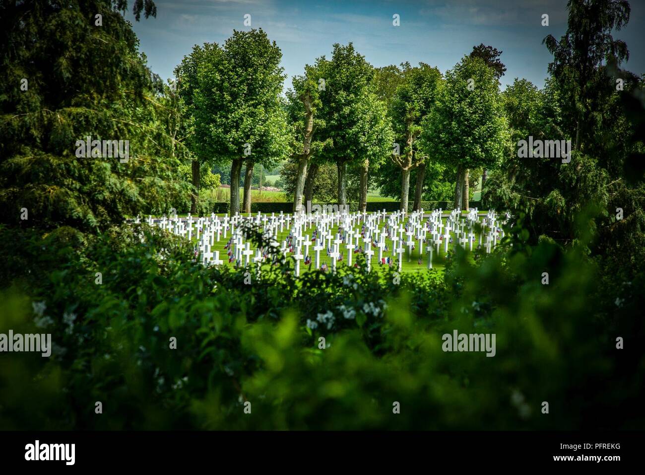 Il Aisne-Marne Cimitero Americano durante una cerimonia di commemorazione del centenario della battaglia di Belleau legno in Belleau, Francia, 27 maggio 2018. L'evento, che ha avuto luogo per il weekend del Memorial Day, commemorato i membri del servizio che diedero la loro vita in difesa della nazione e per rendere omaggio al loro sacrificio estremo. Foto Stock