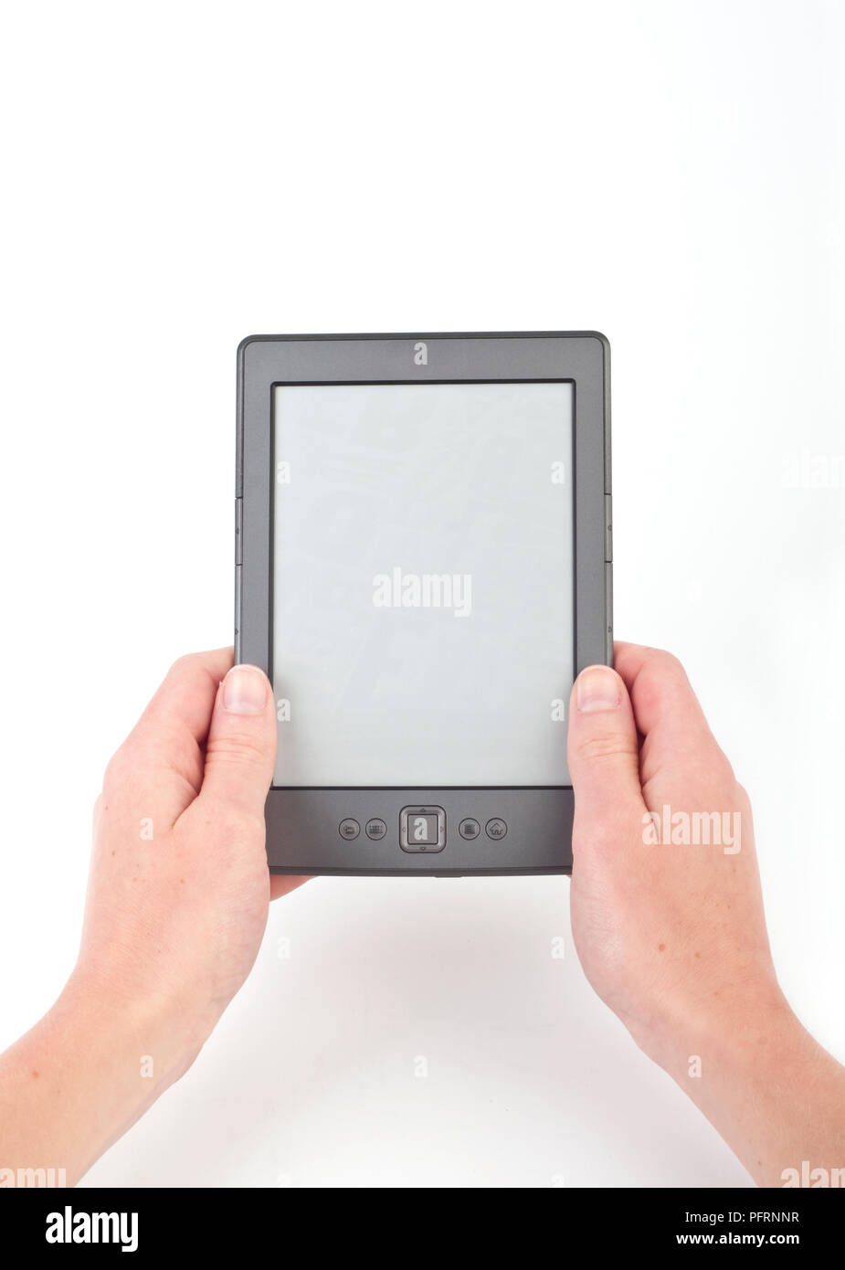 Mani che tengono il lettore elettronico Foto Stock
