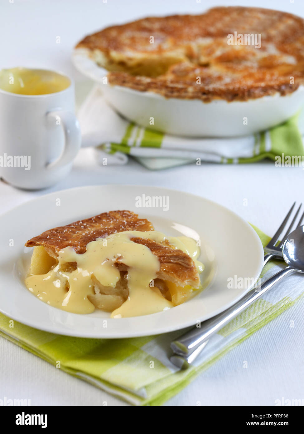 Torta di mele con crema pasticcera Foto Stock