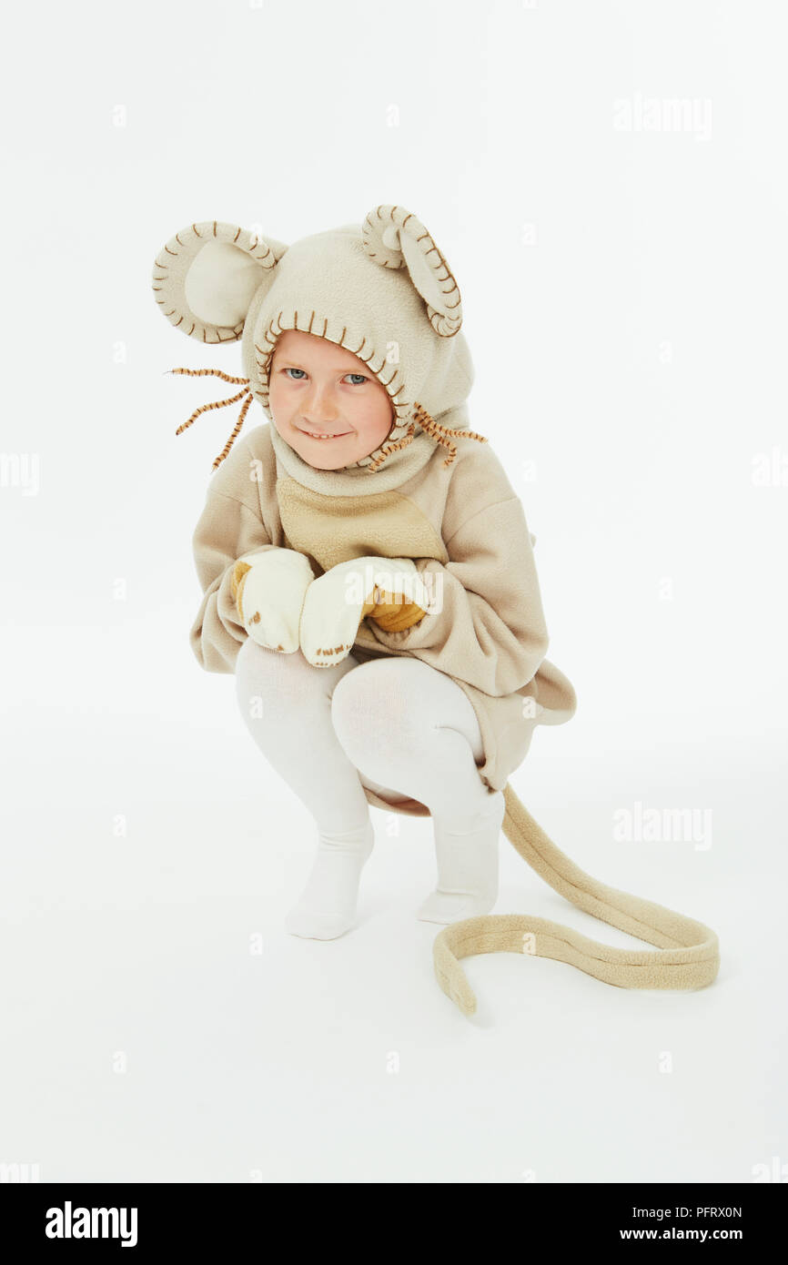 Ragazza giovane vestito in costume del mouse Foto Stock