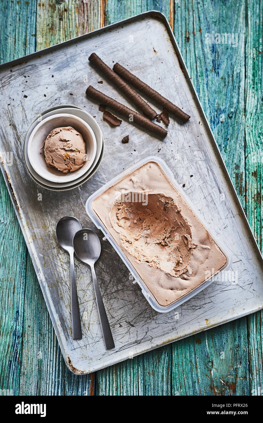 Lo zenzero e finocchio latte di gelato al cioccolato Foto Stock