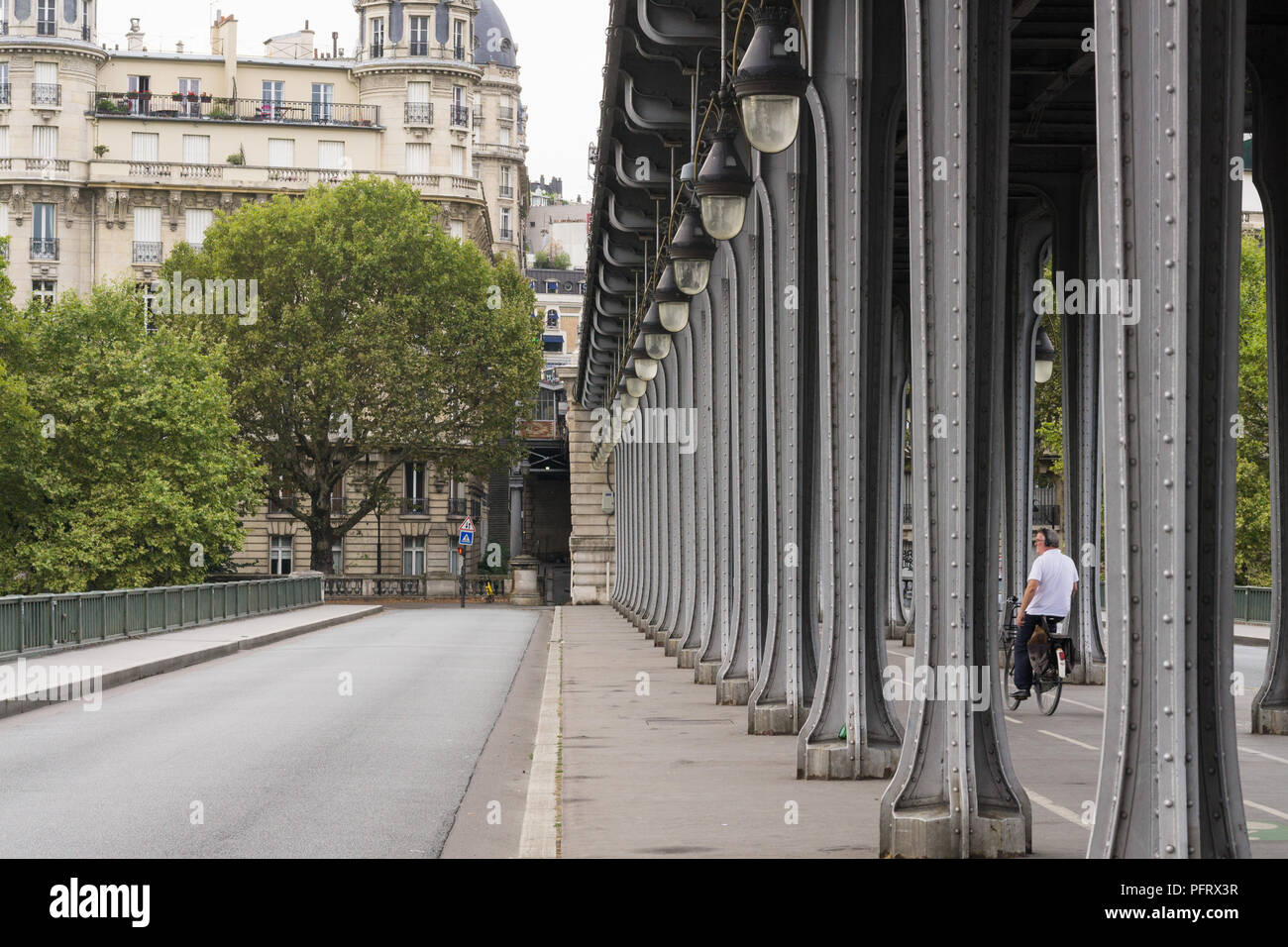 Parigi Bir Hakeim bridge - Vista dalla Bir Hakeim ponte verso il quartiere di Passy di Parigi, in Francia, in Europa. Foto Stock
