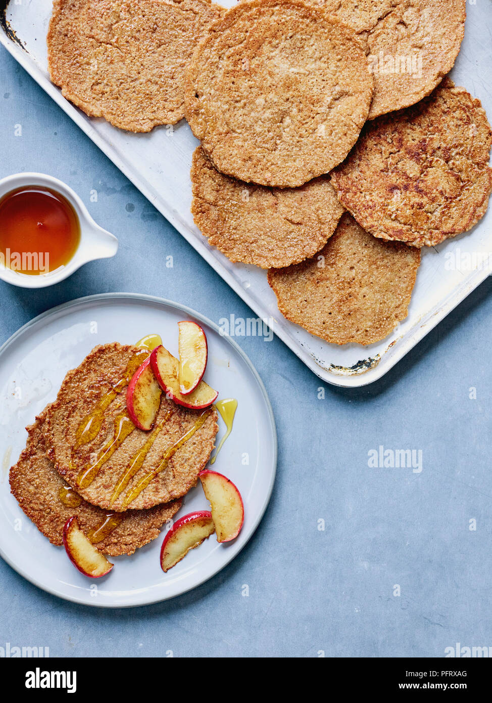 Tutto il grano frittelle di Apple Foto Stock