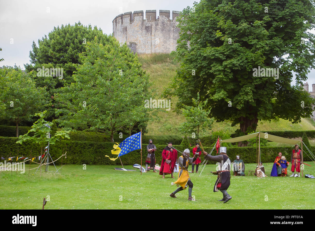 Luglio 2017 - rievocazione di torneo di cavalieri in Arundel Castle, Regno Unito Foto Stock