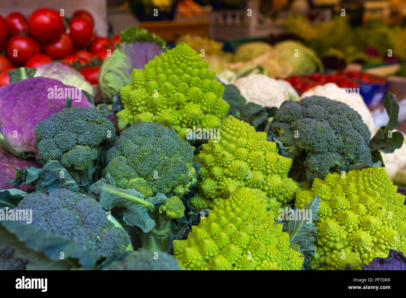 Broccoli, Cavolfiori e broccoli romanesco all'italiana mercato vegetale Foto Stock
