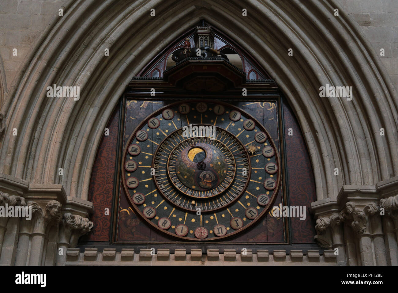 L'orologio astronomico nel transetto nord della Cattedrale di Wells, Wells Somerset England Regno Unito Foto Stock