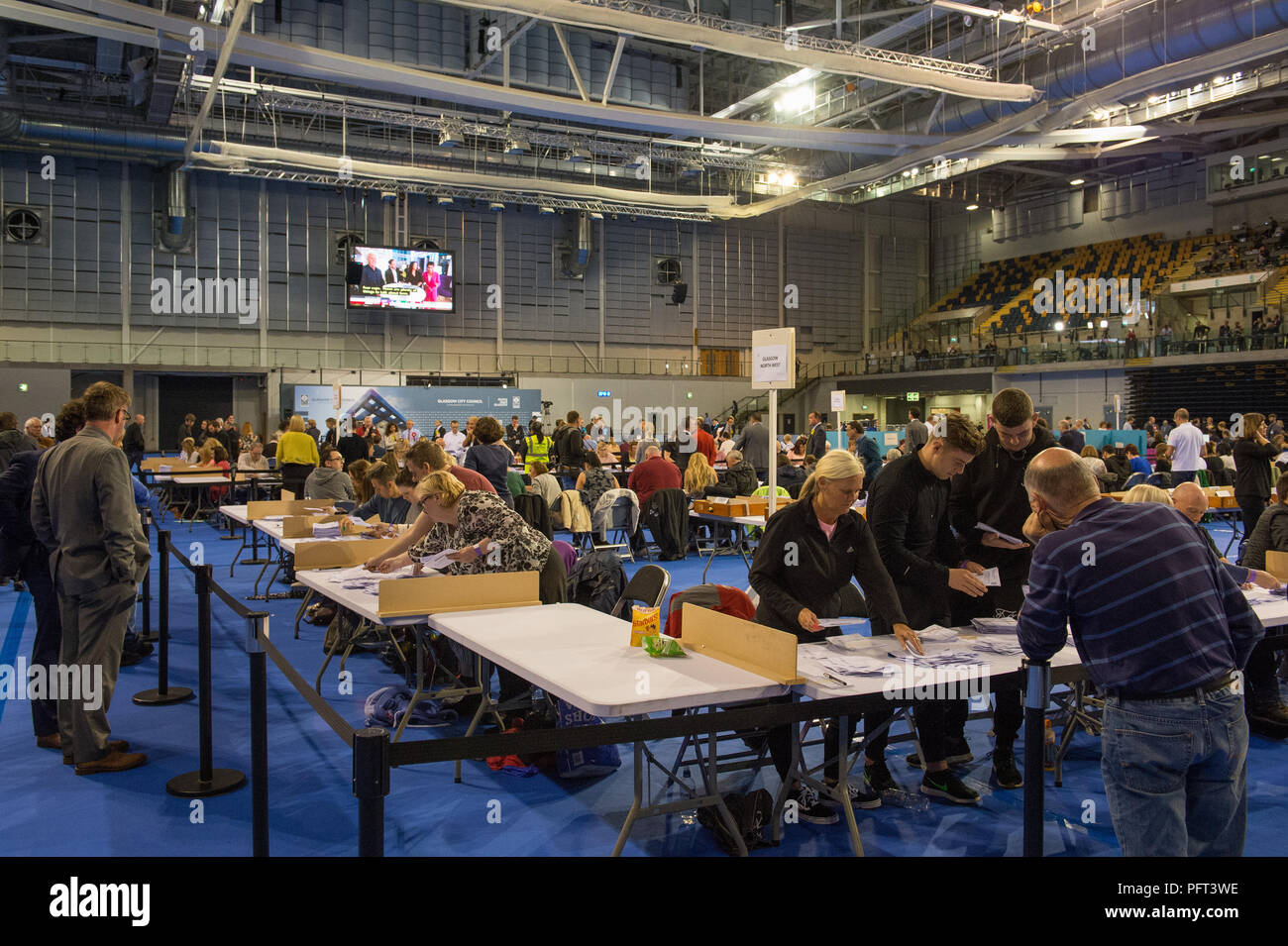 Conteggio dei voti, Regno Unito le elezioni parlamentari, Emirates Sir Chris Hoy Stadium Glasgow, 9 giugno 2017 Foto Stock