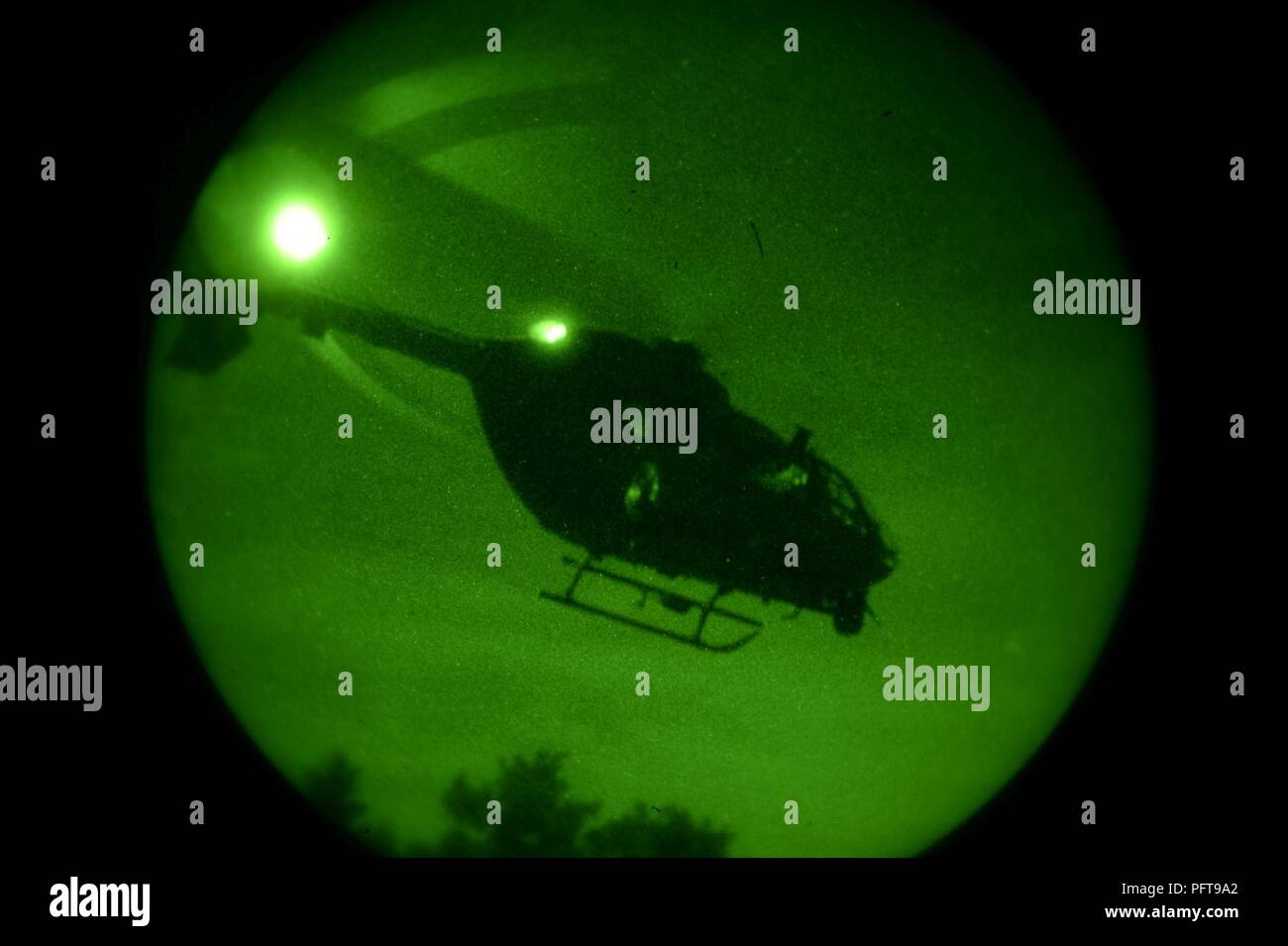 Texas National Guard per aeromobile passate con il mouse sopra le vittime a filamento su maggio 21, 2018 come parte di Texas' più grande ricerca e salvataggio di esercizio. L'esercizio che ha coinvolto 20 elicotteri, 24 agenzie e oltre 200 persone continueranno fino a tarda notte come gli equipaggi eseguita di notte le operazioni di soccorso. Foto Stock