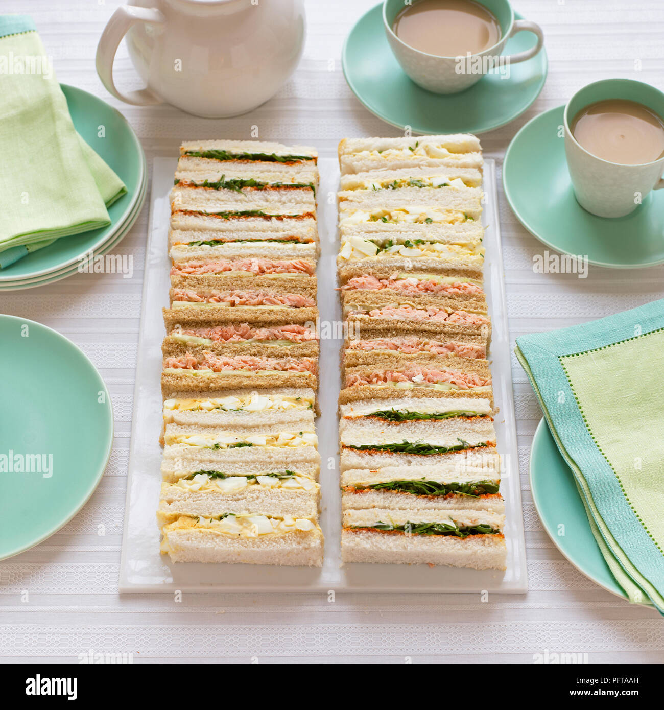 Il tè del pomeriggio panini con vari ripieni Foto Stock