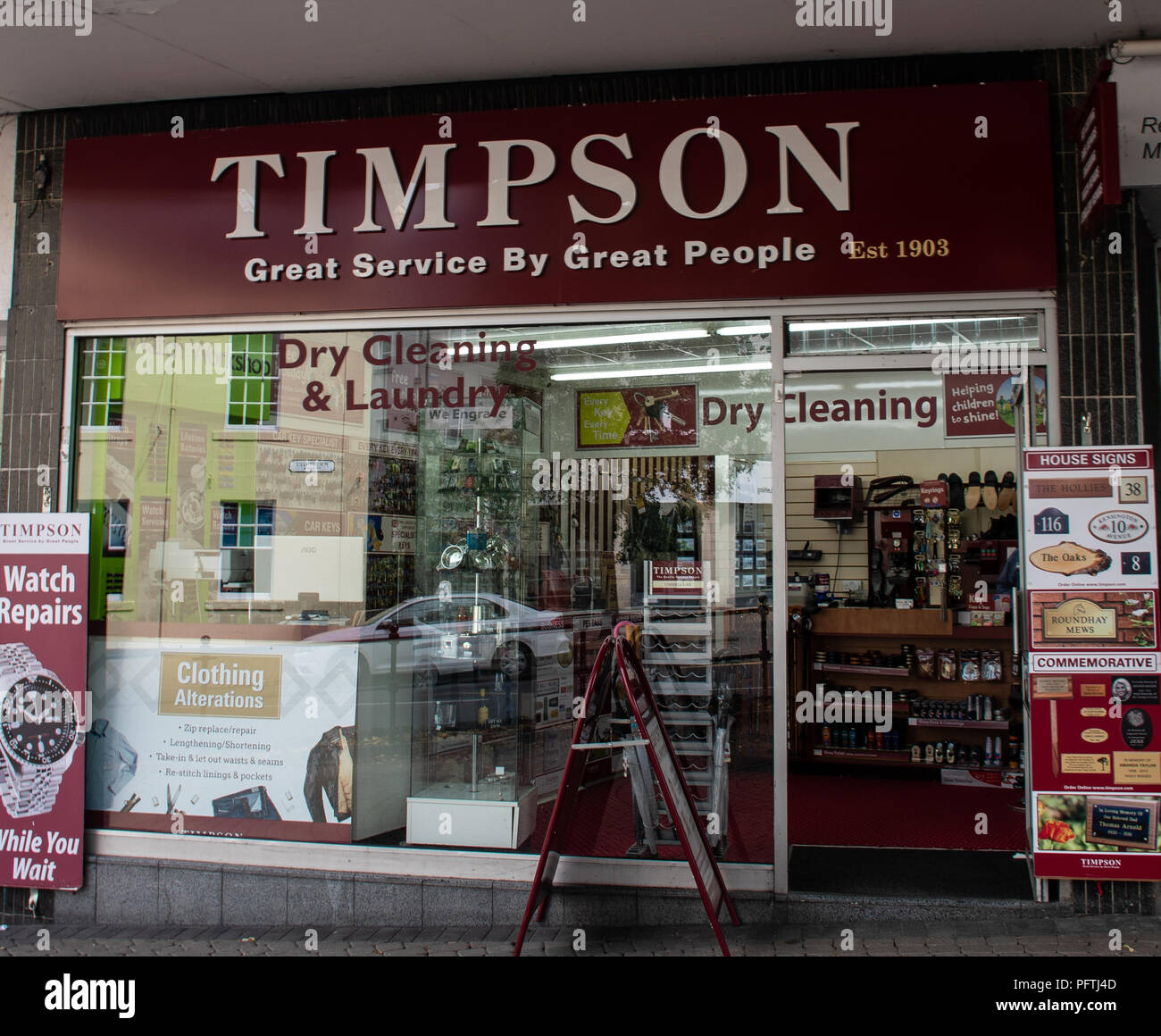 Stirling, Regno Unito - 11 agosto 2018: la parte anteriore del tasto Timpsons fresa e shoe repair shop in Pitt Terrazza Foto Stock