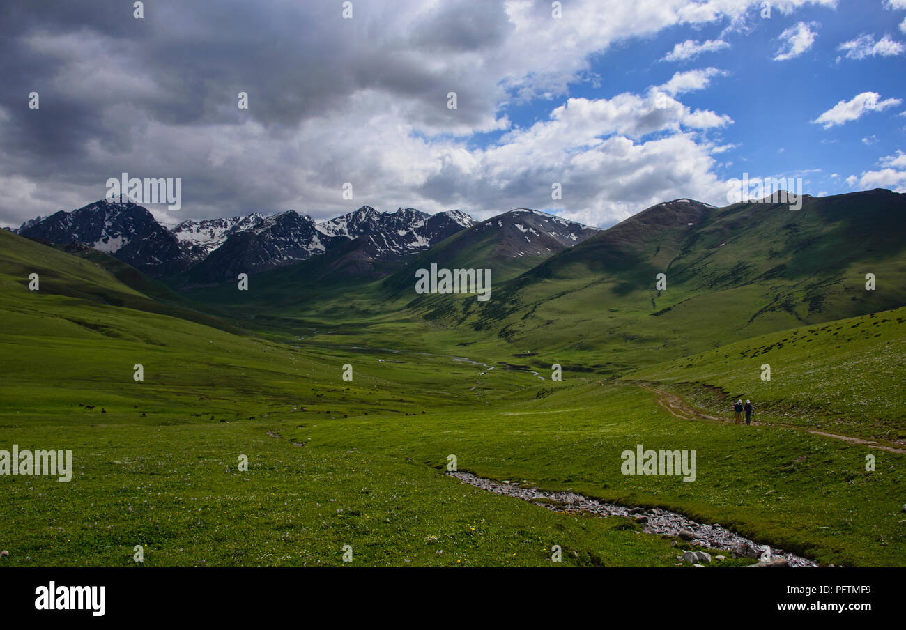 Il trekking alpino bello Keskenkija Trek, Jyrgalan, Kirghizistan Foto Stock