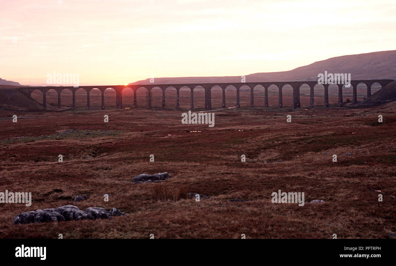 Viadotto Ribblehead sul British Rail arrivino a Carlisle linea ferroviaria. Foto Stock