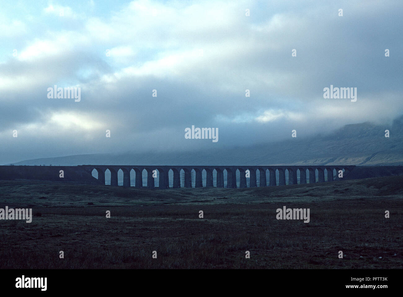 Viadotto Ribblehead sul British Rail arrivino a Carlisle linea ferroviaria. Foto Stock