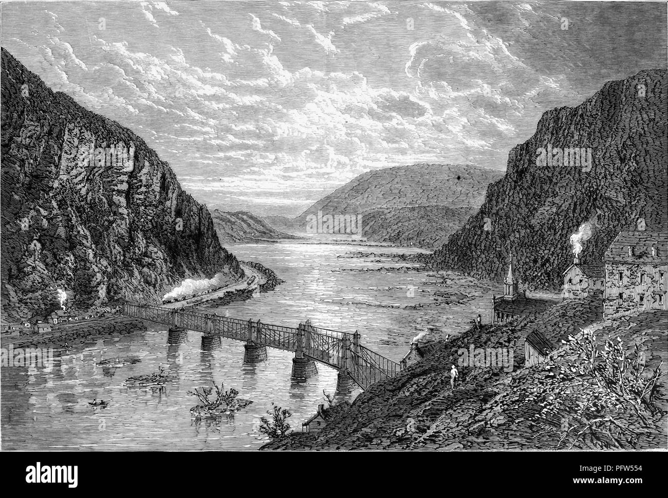 Bianco e nero stampa vintage raffiguranti barche, e un ponte che attraversa il punto di incontro della Shenandoah e fiumi Potomac, con la città di harpers Ferry visibile a destra, situato nella Contea di Jefferson, West Virginia, e pubblicato in William Cullen Bryant modificati del volume "pittoresco America; o, la terra in cui viviamo", 1872. La cortesia Internet Archive. () Foto Stock