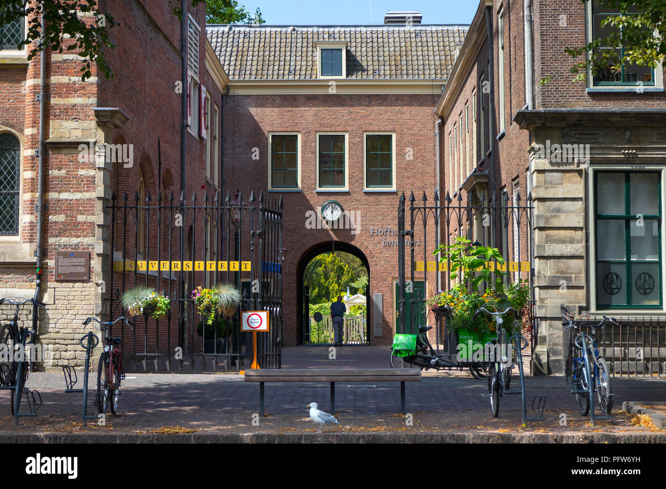 Leiden, Paesi Bassi - Luglio 17, 2018: ingresso dell'Hortus Botanicus al Rapenburg nel centro di Leiden Foto Stock