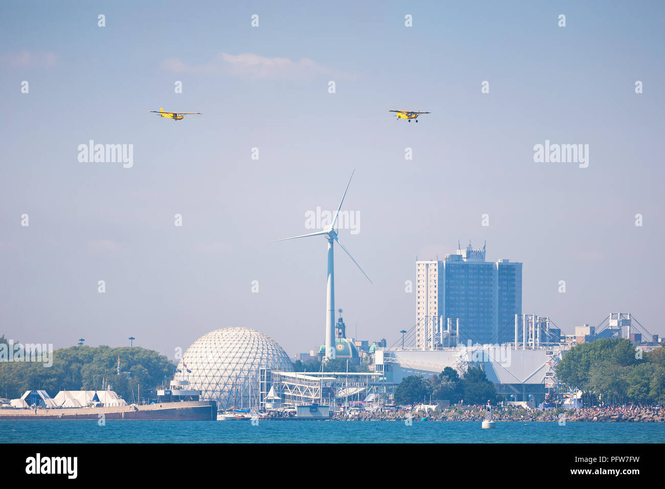 Piccoli aerei di volare durante la Canadian International Air Show a Toronto in Canada Foto Stock