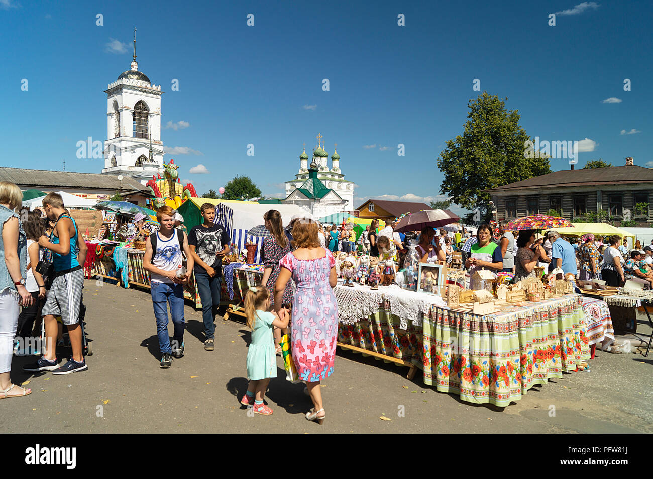 Mstera,Russia-August 11,2018:Street souvenir del commercio su area su agosto 11 al giorno della città Mstera,Russia Foto Stock