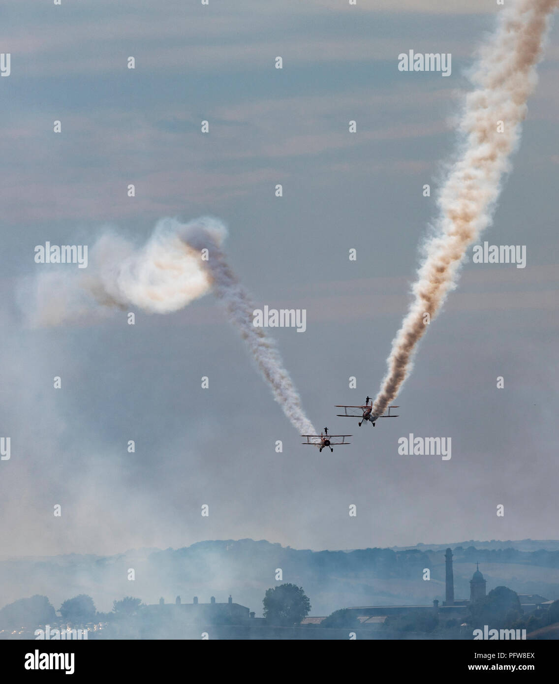 Biplani e ala watchers vicino a Plymouth Forze Armate giorno Foto Stock