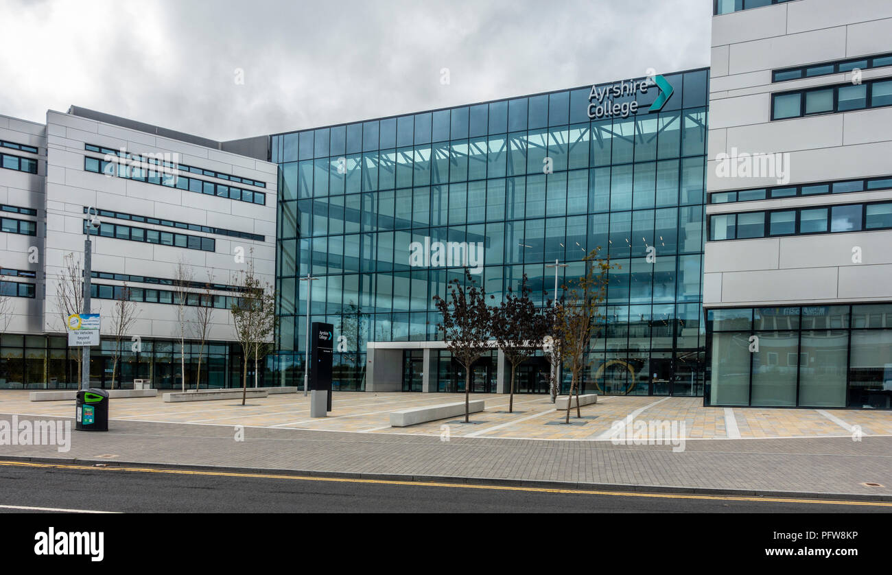 L'esterno e l'ingresso principale a Ayrshire College, Kilmarnock Campus, uno di un numero di campus che si combinano per effettuare una ulteriore istruzione Collegio. Foto Stock