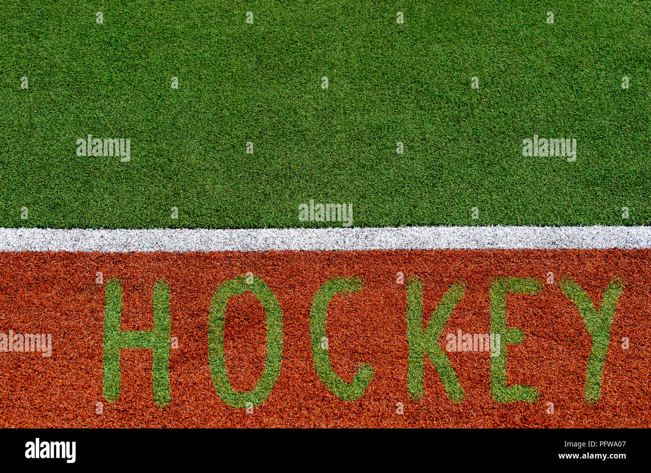 Tappeto erboso artificiale su un hockey Campo sportivo Foto Stock