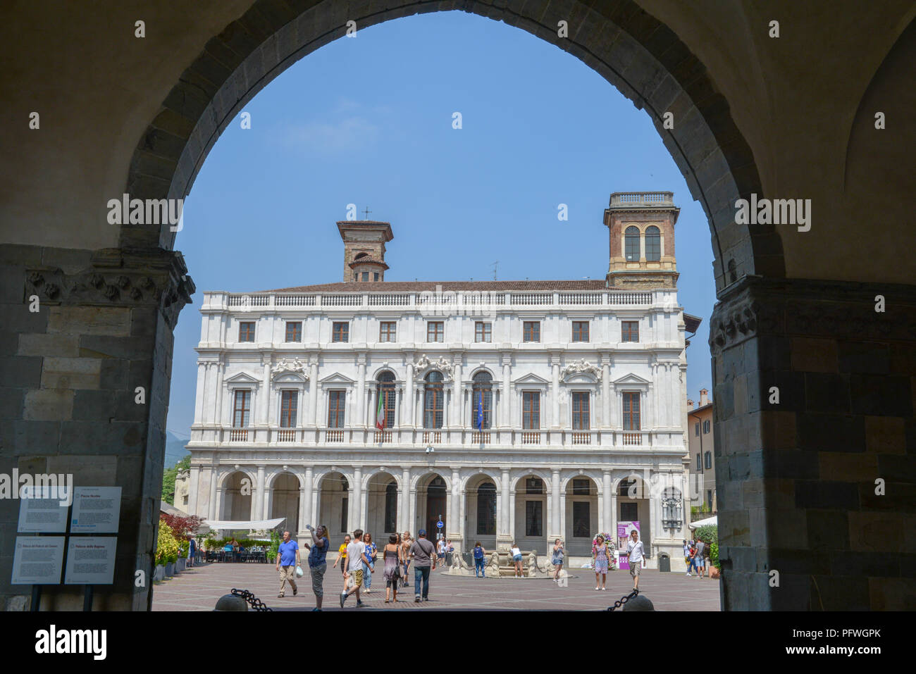 Bergamo, Italia - 3 Luglio 2018: la piazza centrale della città vecchia a Bergamo su Italia Foto Stock
