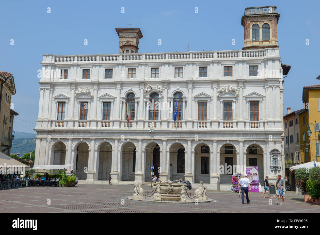 Bergamo, Italia - 3 Luglio 2018: la piazza centrale della città vecchia a Bergamo su Italia Foto Stock