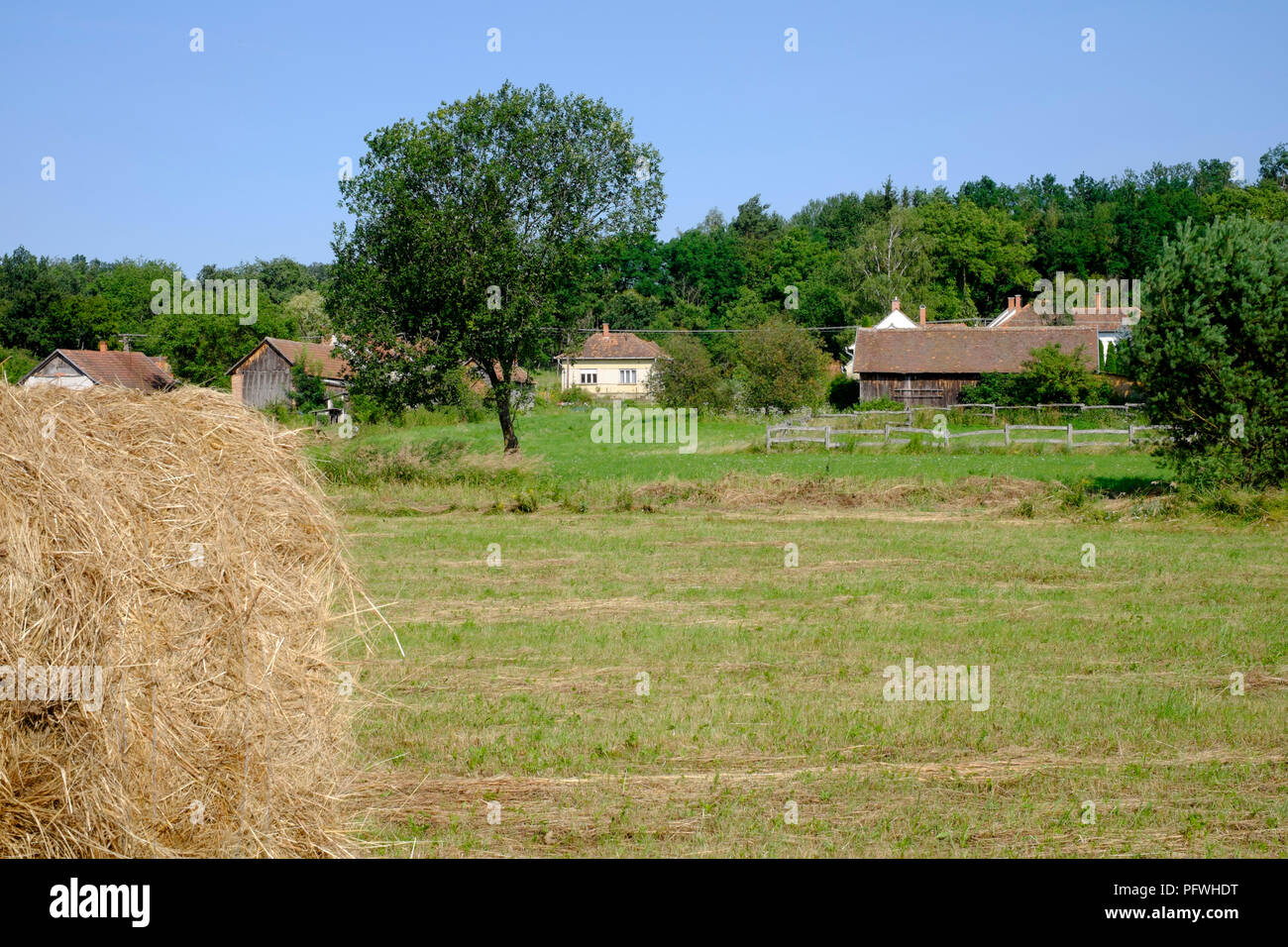 Tipico piccolo borgo rurale nella campagna di Zala county Ungheria Foto Stock