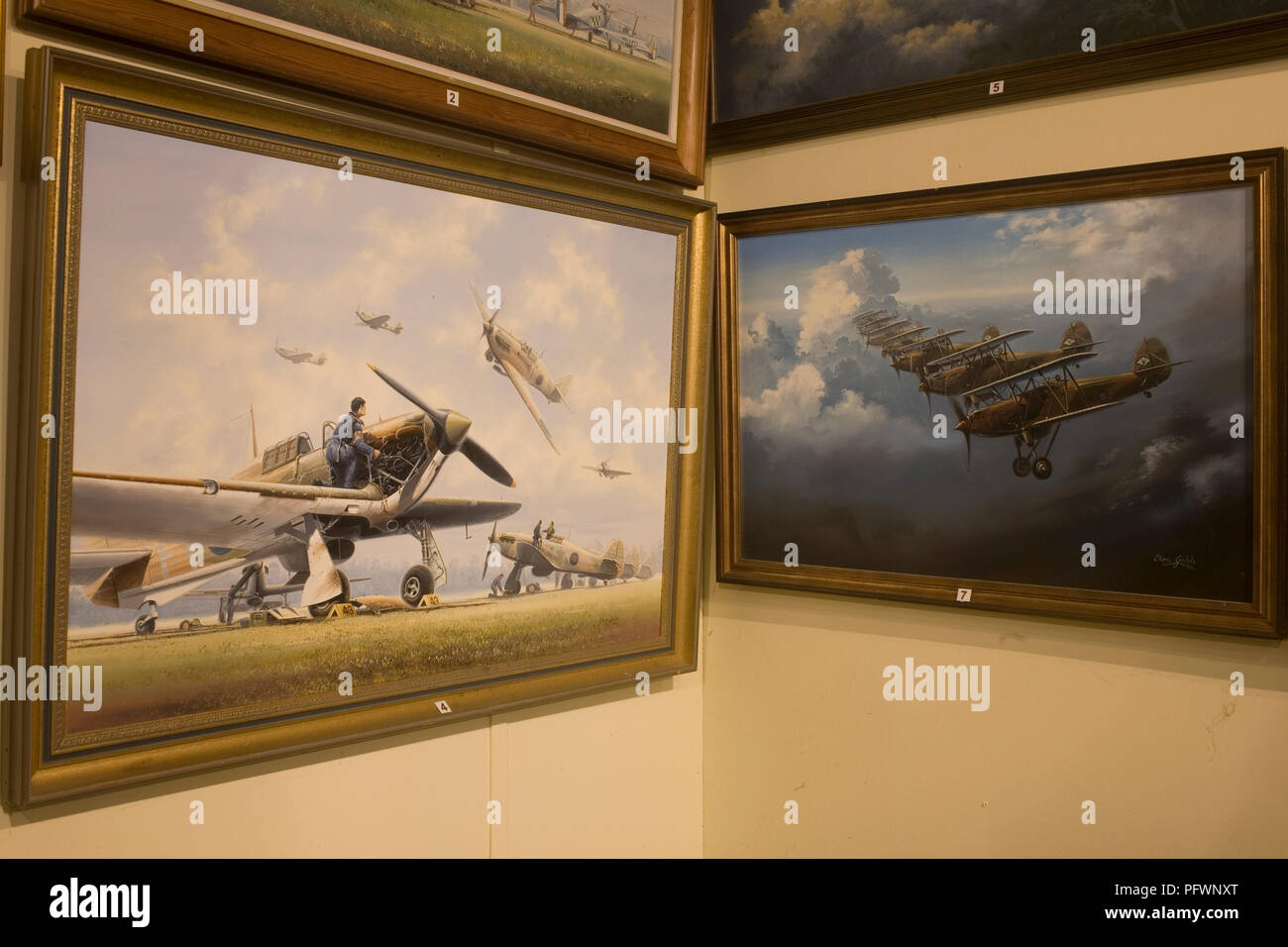 Dipinti il mio artista militare Chris ori di Tangmere squadroni di base verso la fine degli anni trenta a militari Tangmere Aviation Museum Foto Stock
