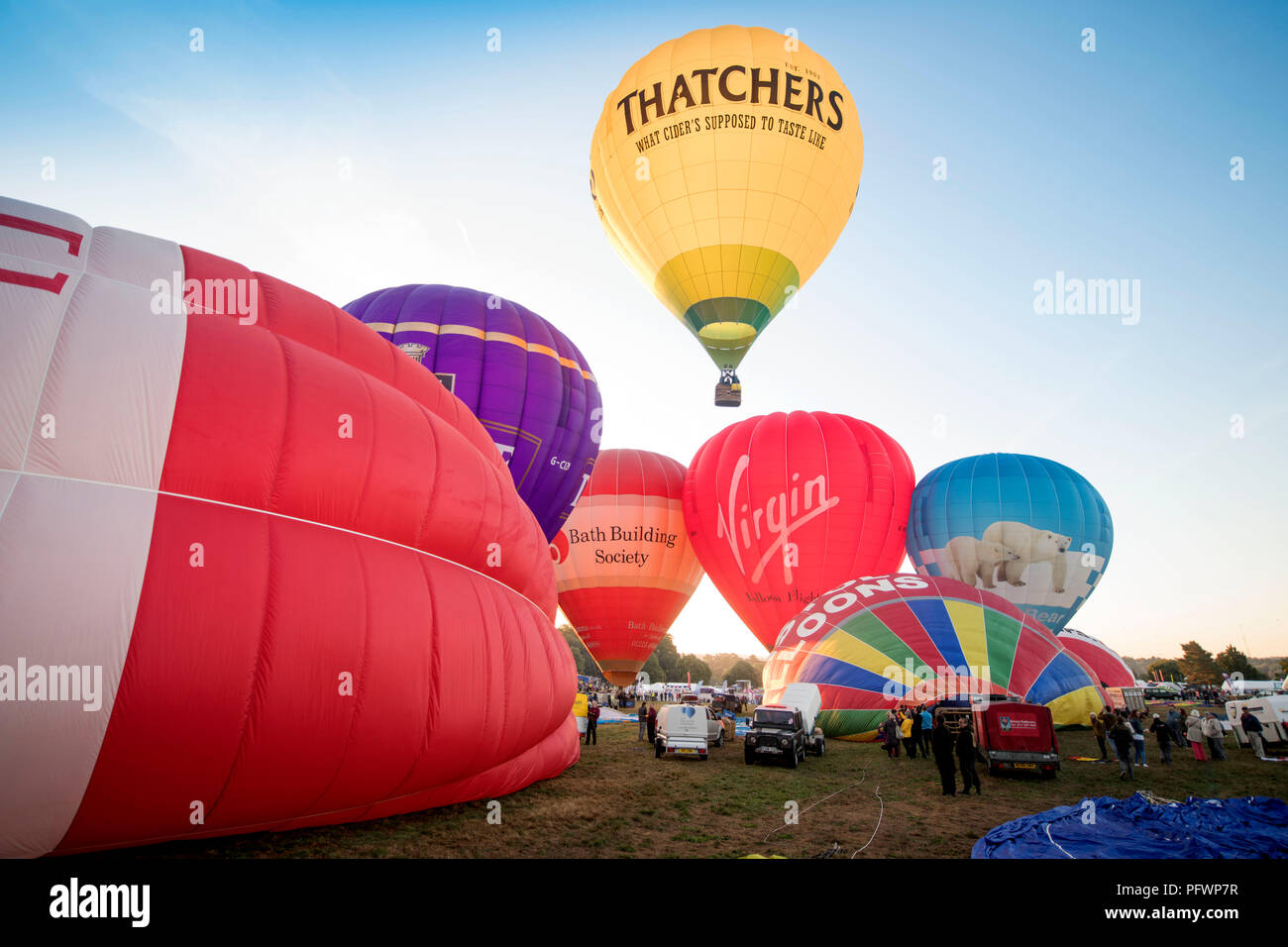 Il Bristol Balloon Festival la messa del mattino salita a Ashton Court, Aug 2018 REGNO UNITO Foto Stock