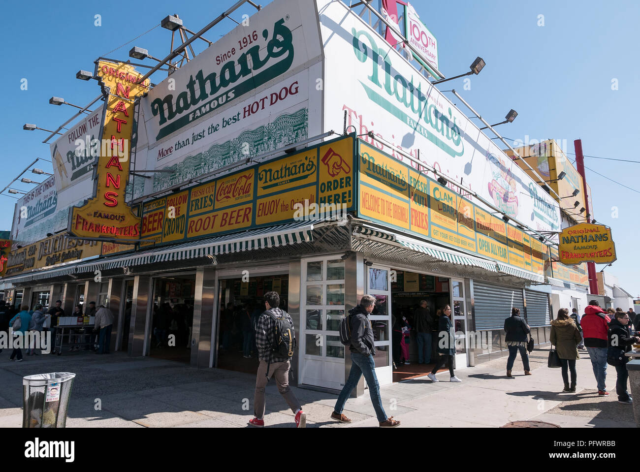 15-03-16 New York, Stati Uniti d'America. Coney Island. Nathan il famoso Hot Dog stand. Foto: © Simon Grosset Foto Stock