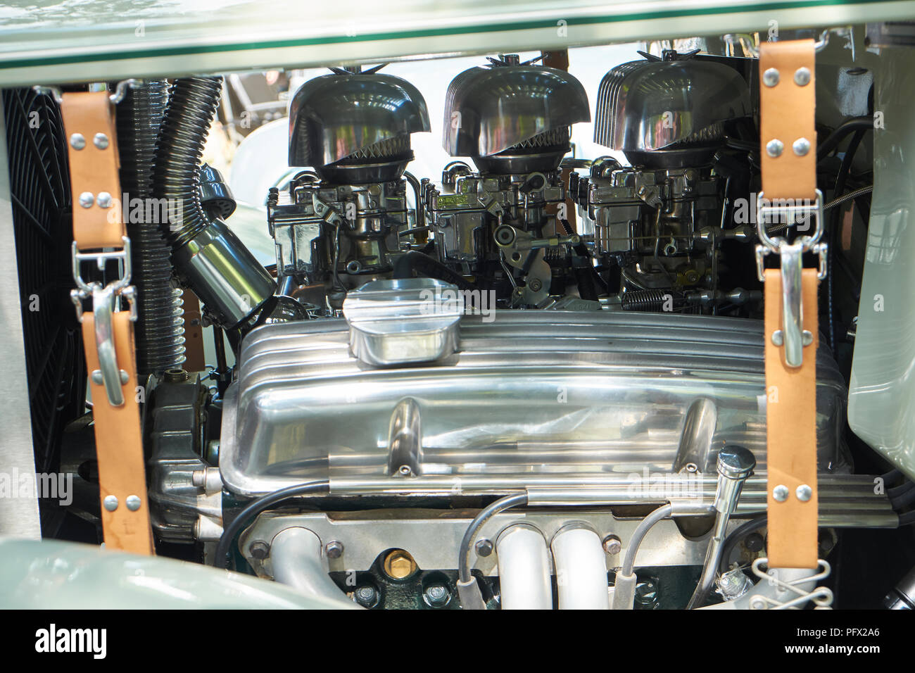 Vano motore di un vecchio Ford V8 pick up Foto Stock