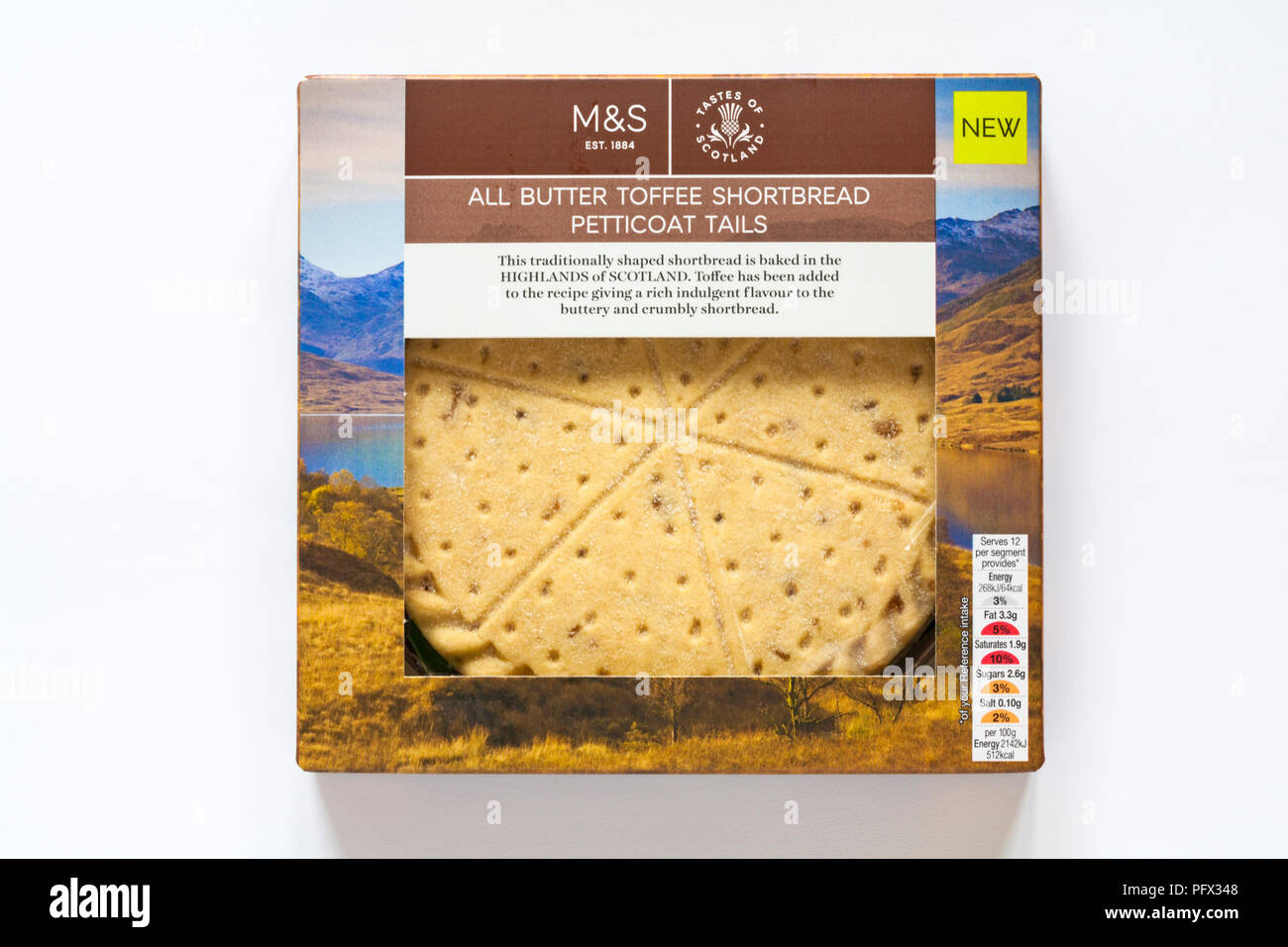 Scatola di M&S tutto il burro toffee frollini petticoat tails isolati su sfondo bianco - tradizionalmente sagomato pasta frolla cotta nelle Highlands della Scozia Foto Stock