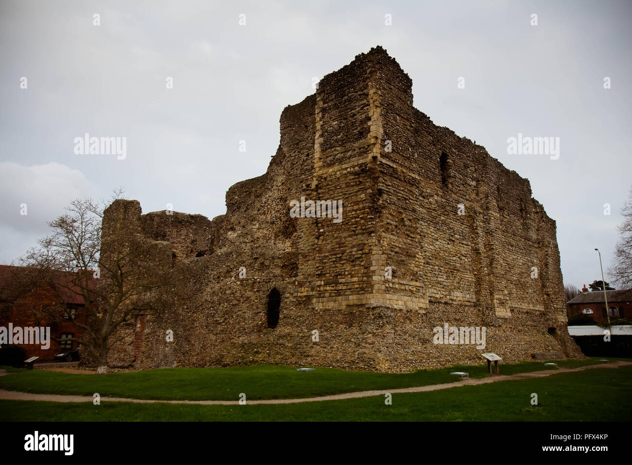 Dicembre 2015 - rovine del castello di Canterbury, Kent, Regno Unito; uno dei primi castelli fondata da William il Conquistatore dopo l'invasione in Inghilterra nel 1066 Foto Stock