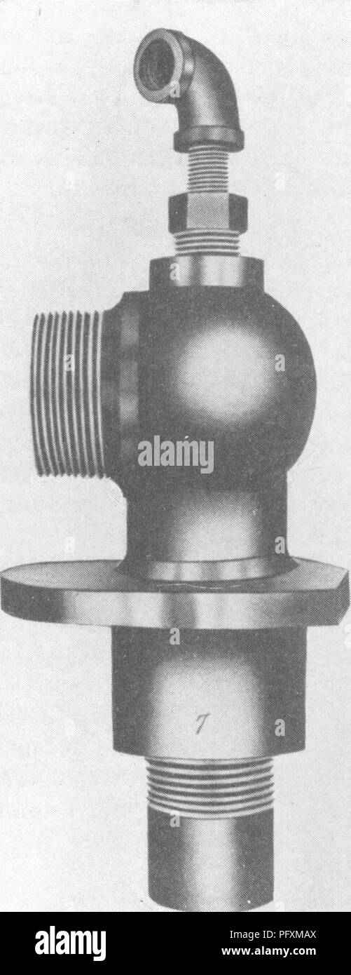 . L'enciclopedia di pratica orticoltura; un sistema di riferimento di orticoltura commerciale, coprendo la pratica scientifica e fasi di orticoltura, con speciale riferimento alla frutta e verdura;. Il giardinaggio; frutta-cultura; giardinaggio di vegetale. 1896 enciclopedia pratica di orticoltura. Fig. 12. (7) un serbatoio di riempimento è whicli così de- firmato che non può essere fissato in modo permanente al serbatoio irroratrice. Essa non avrà cura di overflow quando entrambe le derivazioni del flessibile sono spenti. Un tipo di stantuffo della valvola di sfiato, che è apparso sul mercato di recente, è molto sensibile alla variazione di pressione e ap- Foto Stock