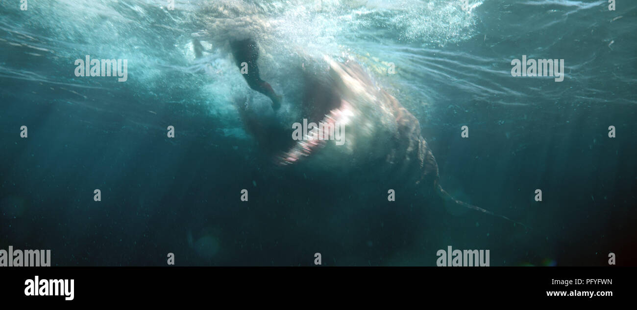 Data di rilascio: agosto 10, 2018 Titolo: Meg STUDIO: Gravità Pictures Regista: Jon Turteltaub trama: Dopo la fuga di un attacco da parte di ciò che egli sostiene era un 70-piede shark, Jonas Taylor dovrà affrontare le sue paure per salvare quanti sono intrappolati in un relitto sommergibile. STARRING: squalo. (Credito Immagine: © Foto di gravità/Entertainment Immagini) Foto Stock