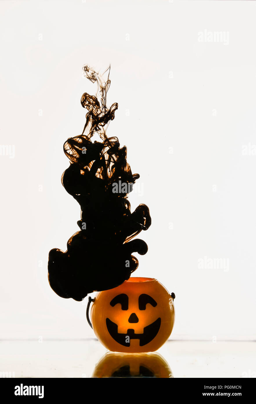 Jack o lanterna per Halloween con gocce di inchiostro in background Foto Stock