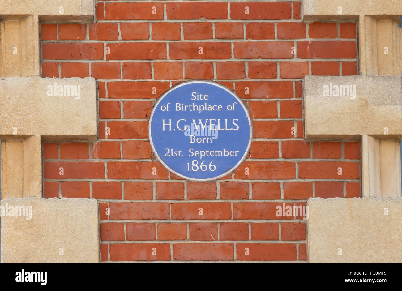 Blue lapide che ricorda il luogo di nascita di autore di H. G. Wells, High Street, Bromley, London Borough of Bromley, Greater London, England, Regno Unito Foto Stock