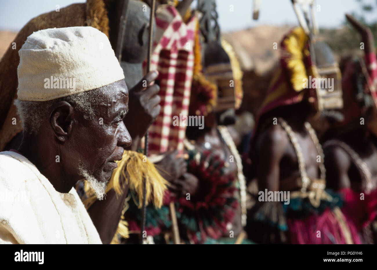 Mask Dance master in villaggio Nombori, Paese Dogon del Mali per solo uso editoriale Foto Stock