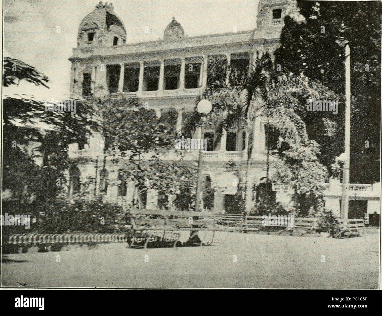 L'immagine mostra l'imminente completamento del Centro Gallego a l'Avana e presenta il San Carlos Club e il Casa Granda Hotel di recente apertura a Santiago, Cuba. L'hotel, che ha aperto il 10 gennaio, e' alto 4 piani e ha iniziato la costruzione nel luglio 1913. Foto Stock