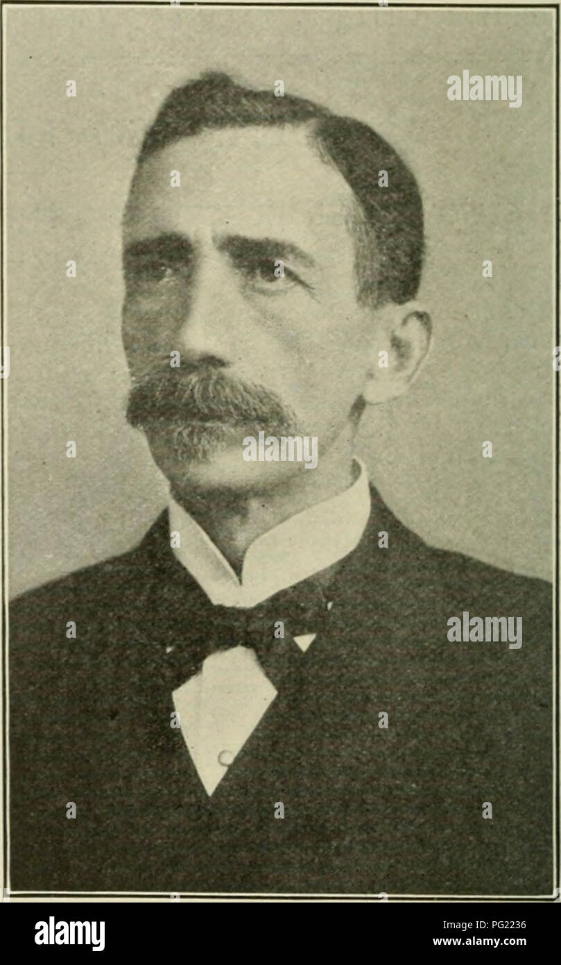 . La revisione di Cuba. 8 LA CUBA RIESAME LA COMMISSIONE HA NOMINATO I'Ulaniicva dal Presidente Gomez a de- aud Arsenal cide i relativi valori di raduni i terreni e gli edifici sul Villanueva e Arsenal proprietà, report come segue: Villanueva terre $2,196,710.00 'illanueva 96,178.11 edifici per un totale di $2,292,888.11 Arsenal terre $2.7:]7,900.00 Arsenale 1,029,104.30 edifici per un totale di $3,767,004.30 una differenza a favore dell'Arsenal prop- erty di $1,474,116.11. Secondo l'atto del Congresso che ha autorizzato lo scambio, il Regno Rail- modi sono richiesti per costruire all'Ar- senal whar anteriore Foto Stock