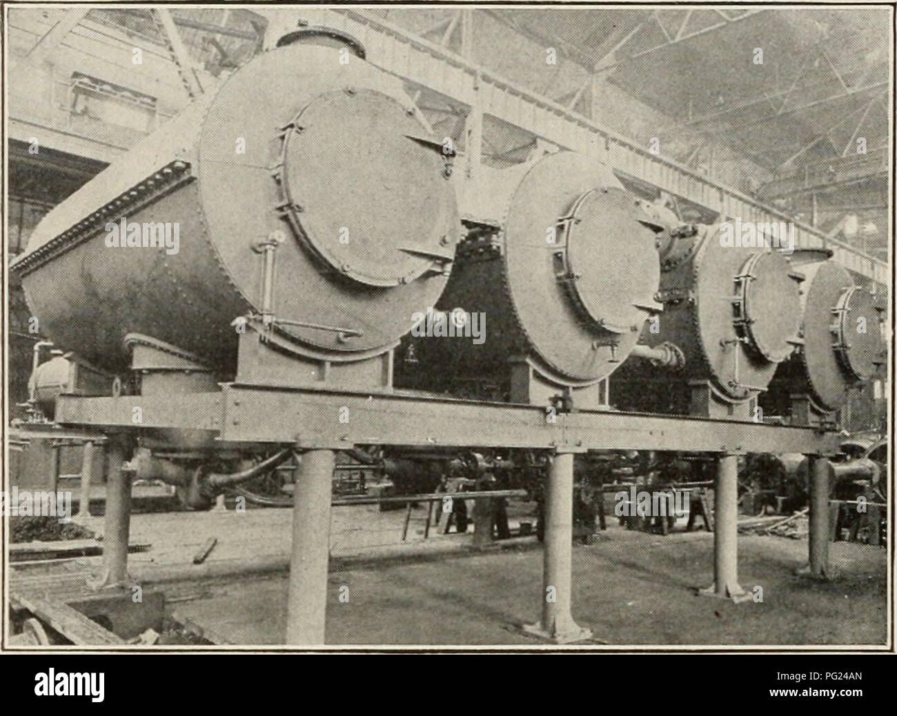Questo articolo descrive il modello Lillie multiple Evaporators, utilizzato negli zuccherifici di Formosa. Installato nel 1907, gli effetti quadruplicati lavoravano grandi quantità di succo di canna, appositamente progettato per invertire il corso del succo durante l'evaporazione. Foto Stock