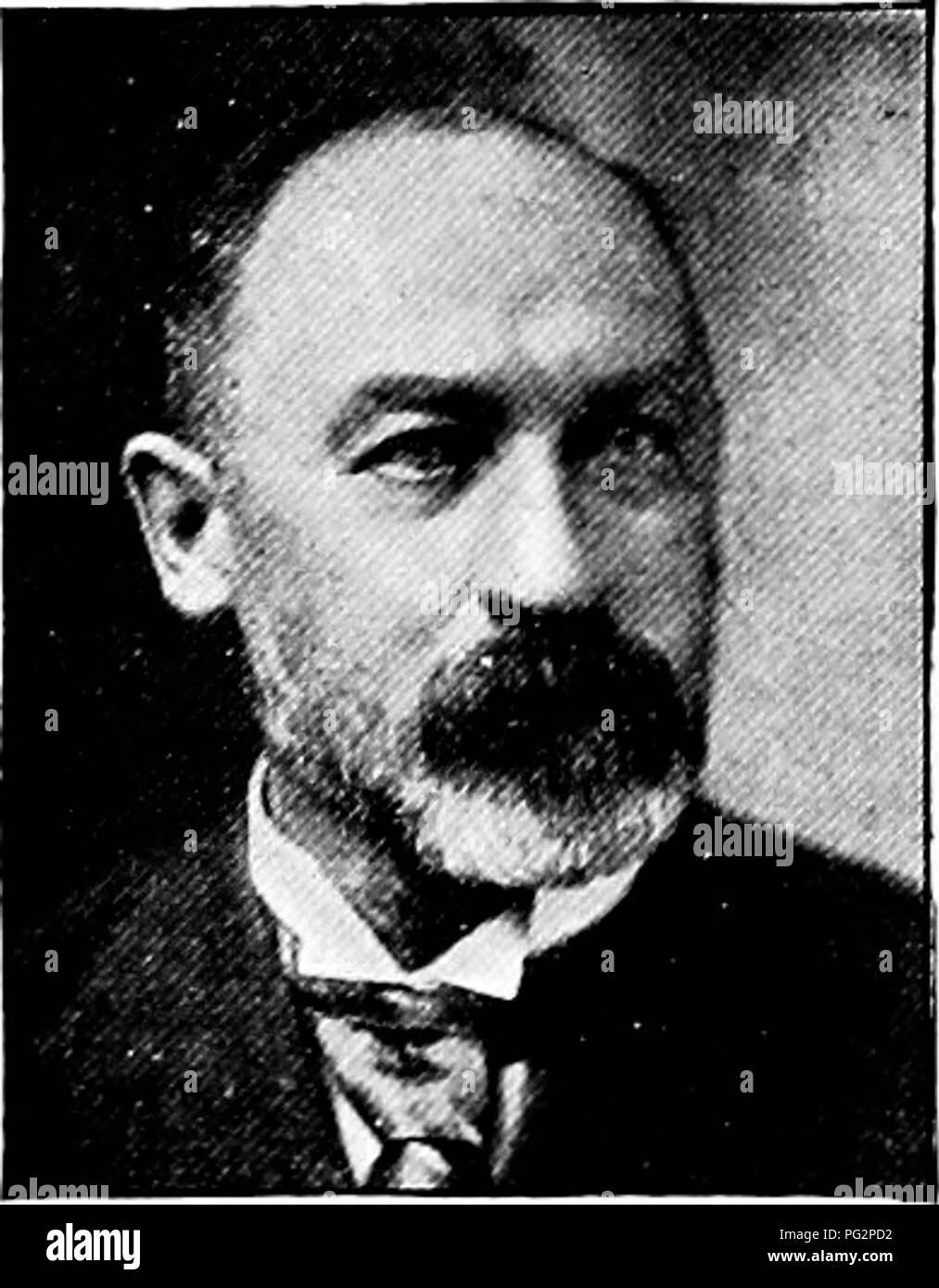 Questo lavoro si concentra sull'industria vegetale di New York, fornendo linee guida per la coltivazione di verdure come le patate in condizioni climatiche e suoli variabili. Sottolinea l'importanza di pratiche agricole adattive per ottenere rese di coltura efficaci, evidenziando al contempo i metodi agricoli regionali. Foto Stock