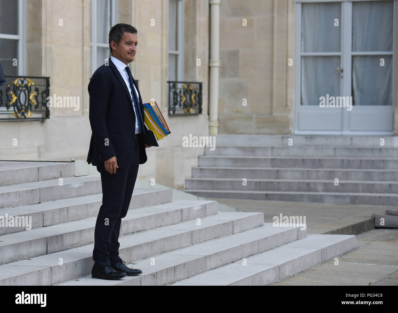 Parigi, Francia. Agosto 22, 2018 - Parigi, Francia: Il ministro francese dell'azione pubblica e conti Gerald Darmanin lascia l'Elysee Palace dopo un Consiglio dei ministri. Le ministre de l'azione et des comptes publics, Gerald Darmanin, a la sortie du Conseil des ministres de la rentree. *** La Francia / nessuna vendita di supporti in francese.Credit: Fotografia Idealink/Alamy Live News Foto Stock
