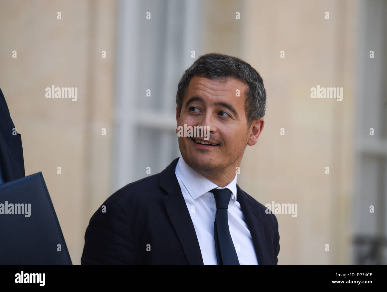 Parigi, Francia. Agosto 22, 2018 - Parigi, Francia: Il ministro francese dell'azione pubblica e conti Gerald Darmanin lascia l'Elysee Palace dopo un Consiglio dei ministri. Le ministre de l'azione et des comptes publics, Gerald Darmanin, a la sortie du Conseil des ministres de la rentree. *** La Francia / nessuna vendita di supporti in francese.Credit: Fotografia Idealink/Alamy Live News Foto Stock