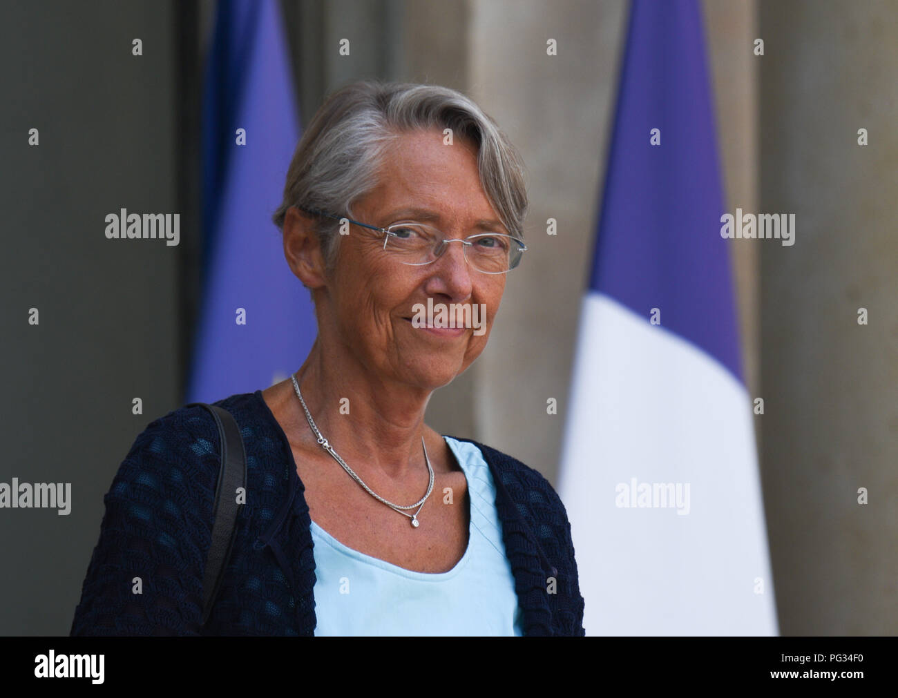Parigi, Francia. Agosto 22, 2018 - Parigi, Francia: ministro francese dei trasporti Elisabeth sostenuti lascia l'Elysee Palace dopo un Consiglio dei ministri. La Ministre des Transports, Elisabeth a carico, a la sortie du Conseil des ministres de la rentree. *** La Francia / nessuna vendita di supporti in francese.Credit: Fotografia Idealink/Alamy Live News Foto Stock